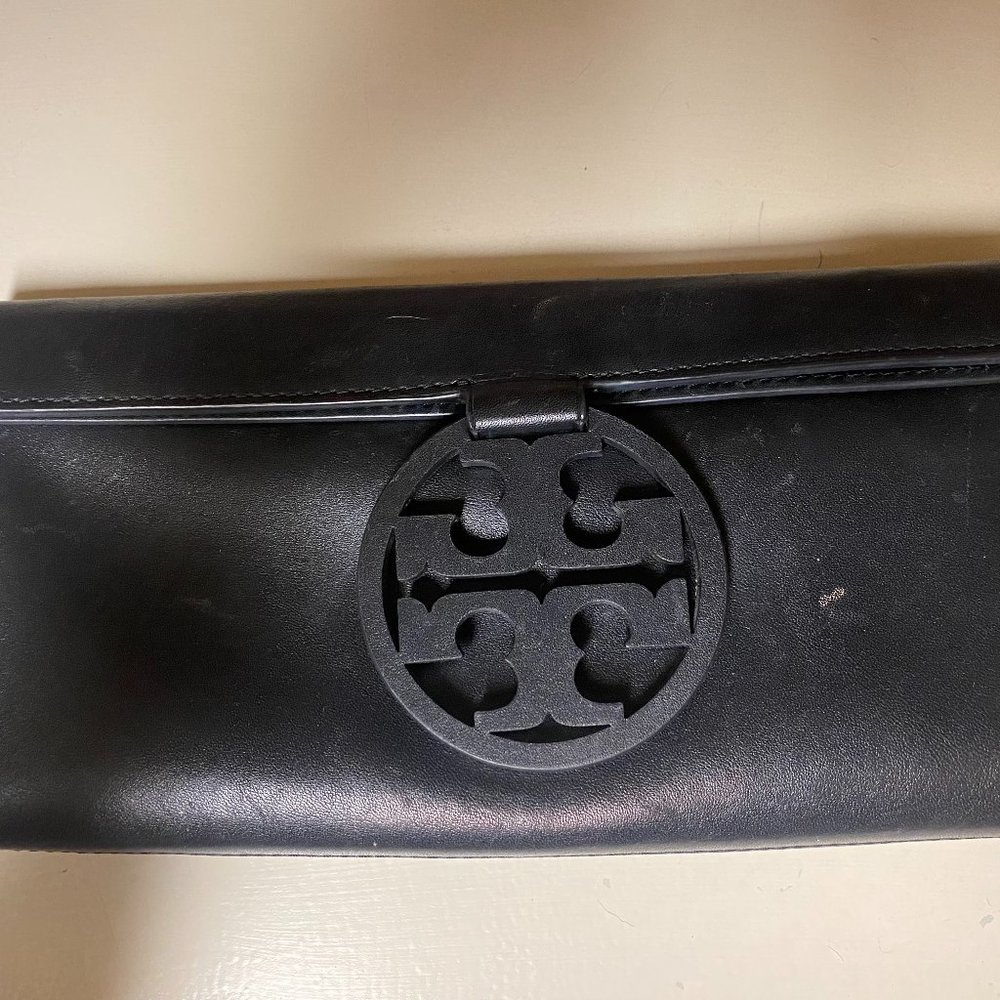 tory burch clutch